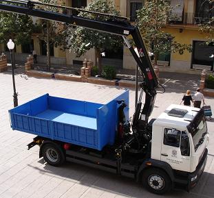 Bonifacio Pérez presenta un nuevo camión del Area de Parque y Jardines
