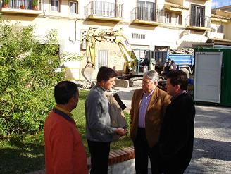 El alcalde de Motril visita la plaza Acuario donde el ayuntamiento invertirá más de 150.000 euros en la rehabilitación de la misma