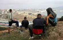 Detenidos cinco marroquíes en la Mamola tras desembarcar en una patera