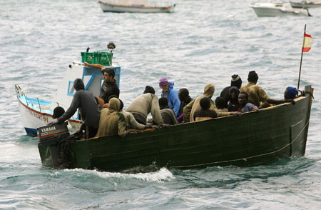 Interceptan una patera frente a la costa de Melicena con 58 marroquíes abordo