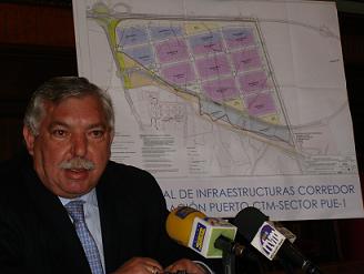 El teniente de alcalde de Obras Públicas da a conocer el proyecto de parque industrial portuario