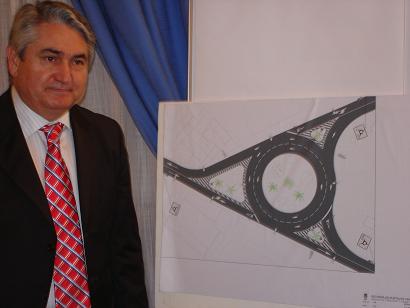 Pedro Álvarez presenta los proyectos de las rotondas de San Sebastián, en la avenida de Salobreña, y del cruce de Puntalón con La Garnatilla