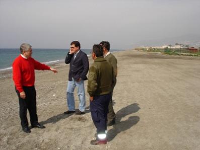 Pedro Álvarez visita las obras de regeneración de la franja litoral de Playa de Poniente dañada por los temporales
