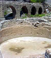Ecologistas en acción denuncian una construcción junto al acueducto romano de Almuñécar