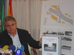 El alcalde anuncia que la Junta Local de Gobierno aprueba el proyecto de la rotonda de la avenida de Salobreña en su cruce con la calle Aguas del Hospital, a la altura de La Caramba