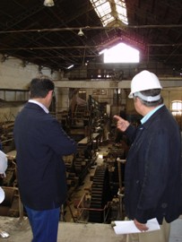 El alcalde visita las obras de rehabilitación de la Fábrica del Pilar como Museo Industrial de la Caña de Azúcar