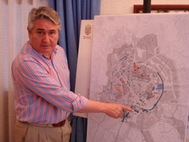 Pedro Álvarez anuncia la adjudicación del proyecto de rehabilitación integral de la calle Cuevas y las zonas aledañas