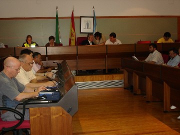 El alcalde preside la reunión de la  Comisión Local de Absentismo Escolar que aprueba la Memoria del curso 2005 - 2006 y establece sus propuestas de actuación