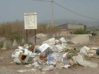 El PP denuncia la acumulación de basura y escombros en Torrenueva