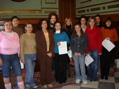 La concejalía de Mujer anuncia la convocatoria de becas para madres jóvenes estudiantes de Motril y sus anejos