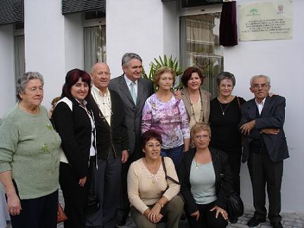 El alcalde y la delegada de la consejería para la Igualdad y Bienestar Social inauguran el Centro de Día de Mayores La Zafra