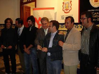 El alcalde entrega a Emilio David Rodríguez, Cesar Morillas, Carlos García y el Movimiento por la Paz, el Desarme y la Libertad los Premios Motril Joven