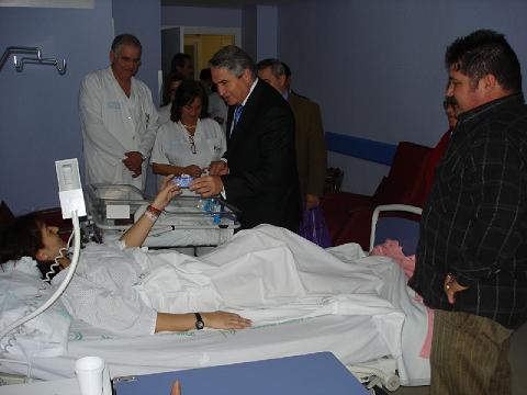 El alcalde de Motril, Pedro Álvarez, visita las nuevas dependencias de la unidad e maternidad del Hospital Comarcal Santa Ana
