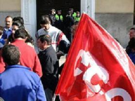 El Ayuntamiento de Motril cierra sus puertas para evitar la entrada de huelguistas de Aguas y Servicios