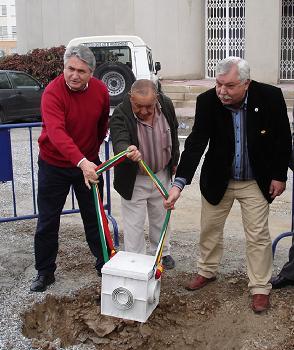 Pedro Alvarez pone la primera piedra del aparcamiento subterráneo de la barriada de Las Explanadas de Motril