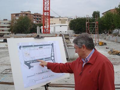 Pedro Álvarez visita las obras del nuevo aparcamiento del Garvayo, una obra que concluirán en junio y cuya superficie y jardines serán ampliados