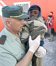 Un total de 129 subsaharianos llegan a la costa de Granada. Entres ellos dos bebés