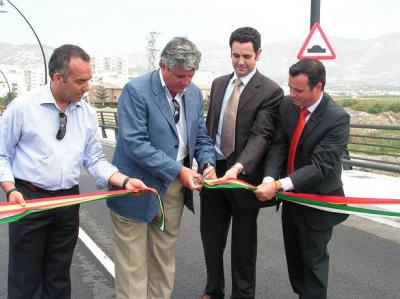Se inaugura el puente sobre el río Guadalfeo