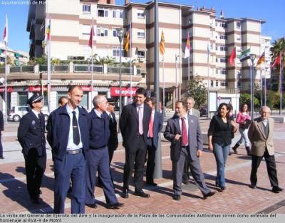 La visita del General del Ejército del Aire y la inauguración de la Plaza de las Comunidades Autónomas sirven como antesala del homenaje al EVA-9 de Motril