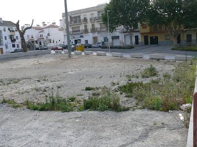 El PSOE pide la construcción de una zona de ocio y un parque infantil en la plaza del parking del Garvayo, tal y como reclaman los vecinos