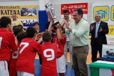 La selección granadina de fútbol sala en benjamín se proclama campeona de Andalucía, siendo subcampeona la alevín