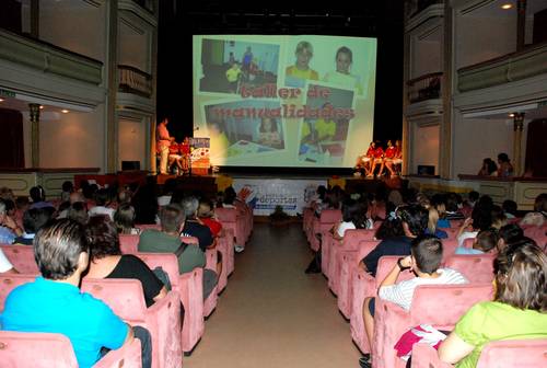 El Teatro Calderón acogió la presentación de la Escuela de Verano que dará comienzo el próximo mes de julio