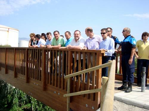 Inaugurada la pasarela peatonal que da acceso a la Playa de las Azucenas de Motril