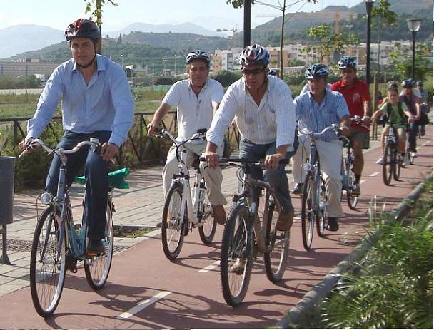 Inaugurado el nuevo tramo de carril bici con una marcha protagonizada por la corporación municipal