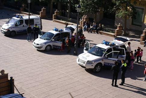 La Policía Local detiene a tres individuos mientras robaban cables de cobre valorados en 25 mil euros