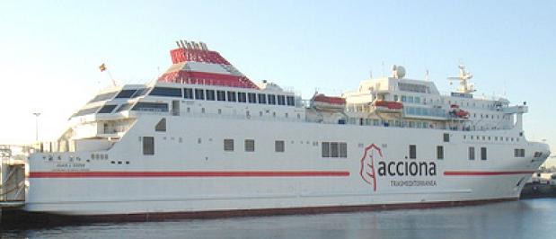 Un ferry Málaga-Melilla rescata a 44 inmigrantes que viajaban en una patera