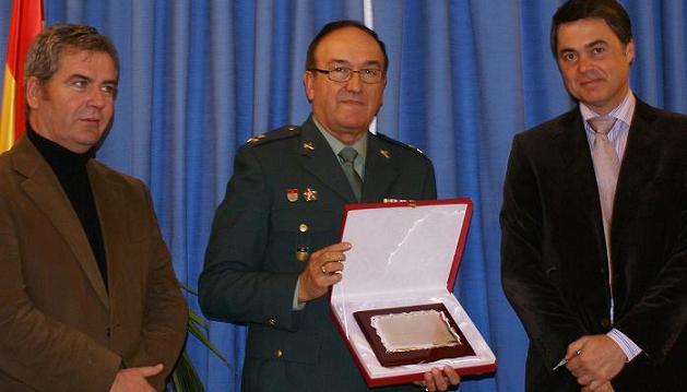 La ciudad de Motril reconoce la trayectoria y la gran labor del Capitán de la Guardia Civil, Antonio Puentedura