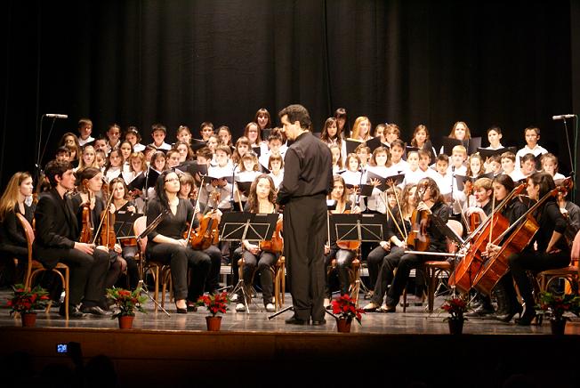 La Joven Orquesta Ciudad de Motril llenó el Teatro Calderón