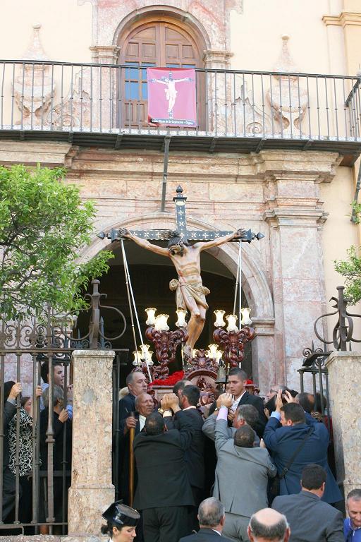 Órgiva vitorea al Cristo de la Expiración