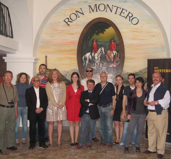 El  presidente de la Diputación junto a periodistas gastronómicos visitan Ron Montero