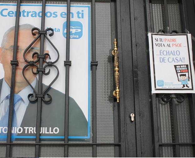 El PSOE de Orgiva exige la retirada de un cartel del PP, que insta a los hijos a echar a los padres socialistas de sus casas