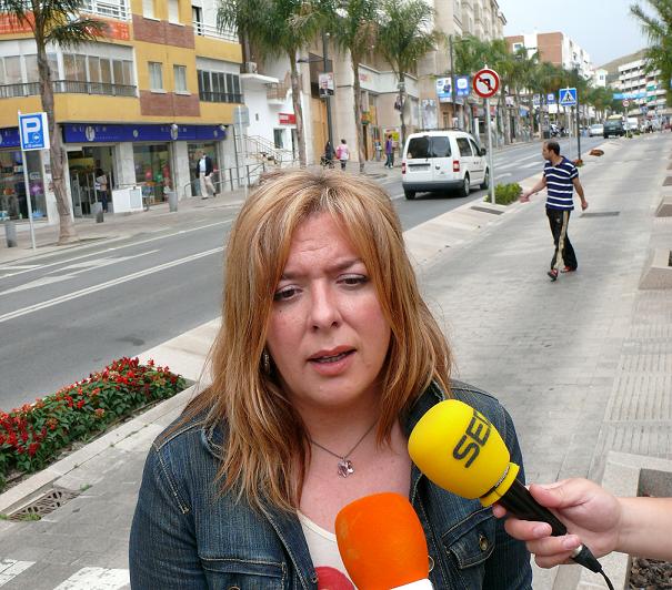 Flor Almón anuncia que quitará la Zona Azul en al menos 10 calles de Motril y convertirá el carril bus de la avenida de Salobreña en zona de carga y descarga