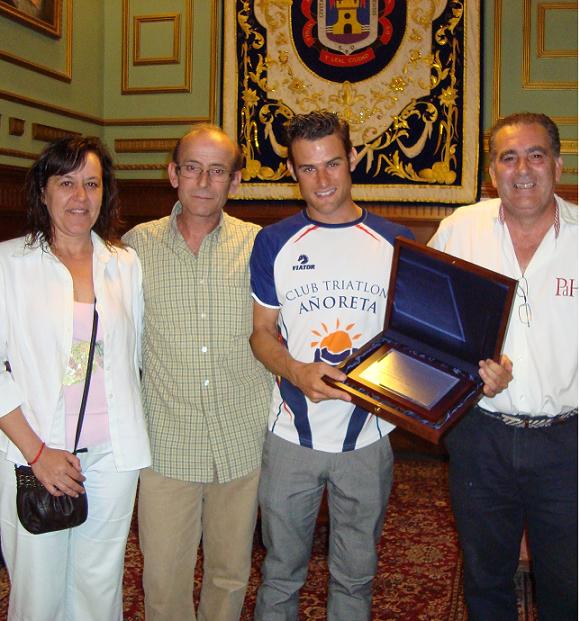 José Antonio Cardona Cabila recibe un reconocimiento en el Ayuntamiento de Motril por su trayectoria deportiva
