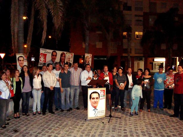 Más de 200 personas acompañan al Partido Andalucista en el barrio de Los Álamos