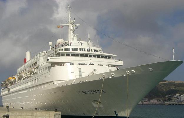 El crucero Boudicca atraca en el puerto de Motril con 850 pasajeros