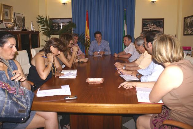 El reelegido alcalde de Motril se reúne con su equipo de Gobierno