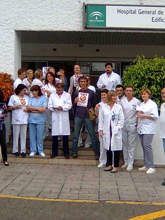 CCOO ENTREGA AL SAS  2.400 FIRMAS CONTRA LA PRIVATIZACIÓN DE LAVANDERÍAS EN LOS HOSPITALES PÚBLICOS ENTRE ELLOS EL DE MOTRIL