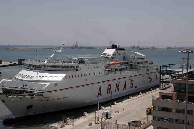 El buque que unirá Melilla con Motril ha realizado con éxito las pruebas de atraque en el Puerto melillense