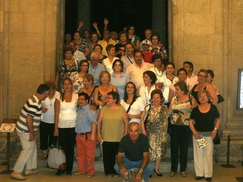 Un grupo de motrileños disfruta de una visita nocturna a la Alhambra