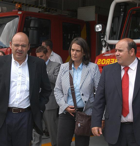 El presidente de la Diputación realiza una visita a los trabajadores del parque de bomberos de Cádiar