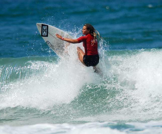 La surfista motrileña María Ortiz, vencedora en uno de los campeonatos más importantes de España