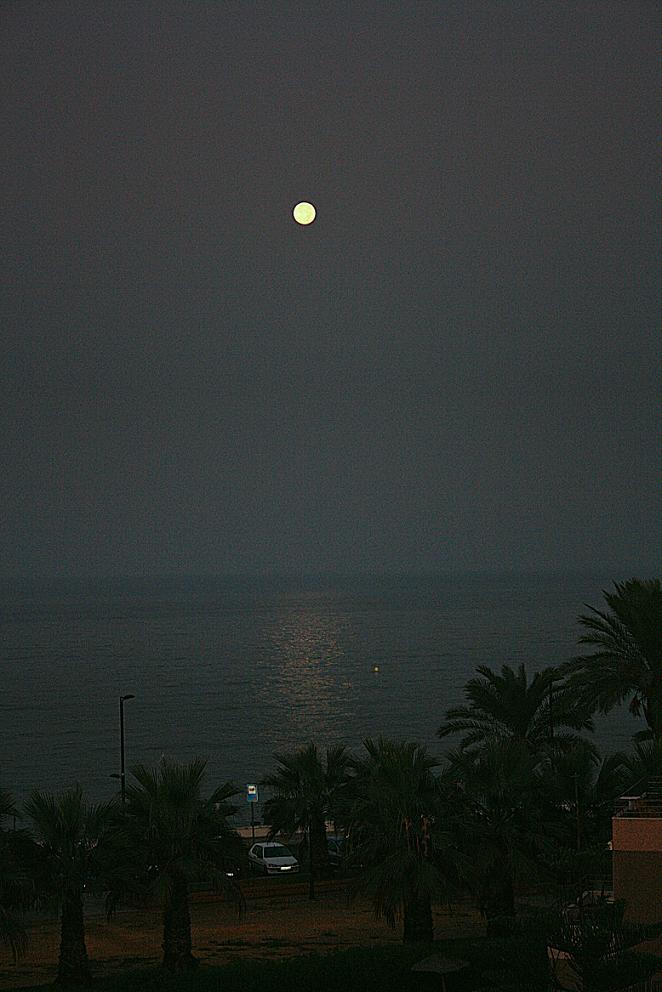 Así amanece el 14 de agosto de 2011 en la Costa de Granada