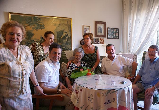 El alcalde de Motril felicita a Elisa Maldonado Merlo en su 101 cumpleaños