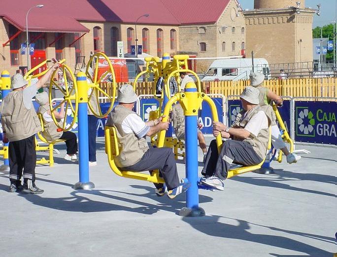 La Obra Social de CajaGRANADA ha instalado 250 parques infantiles y para mayores en los últimos cinco años