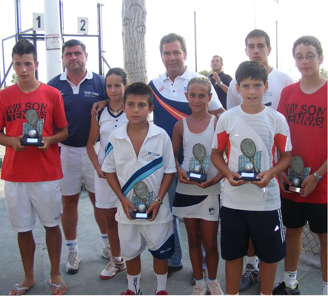 El VIII Torneo de Tenis Concejalía de Deportes ofrece espectaculares duelos entre jugadores de toda Andalucía
