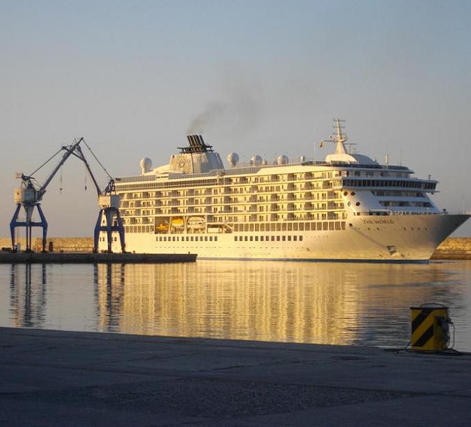 El PSOE reconoce el trabajo del la Autoridad Portuaria en la promoción de Motril como destino de cruceros con la llegada del The World